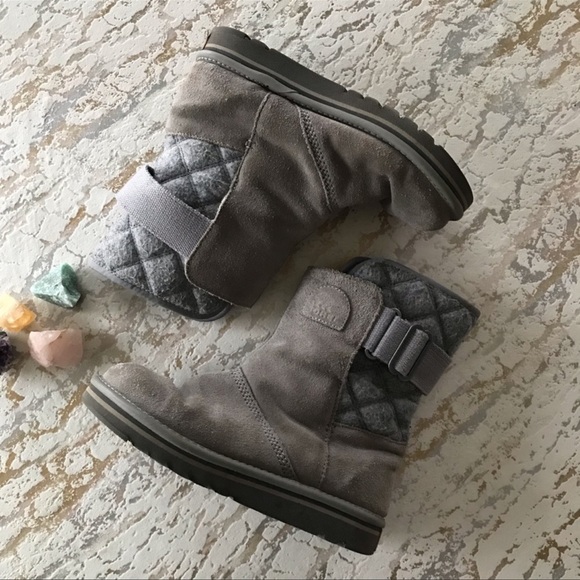 Sorel boots - Picture 2 of 6